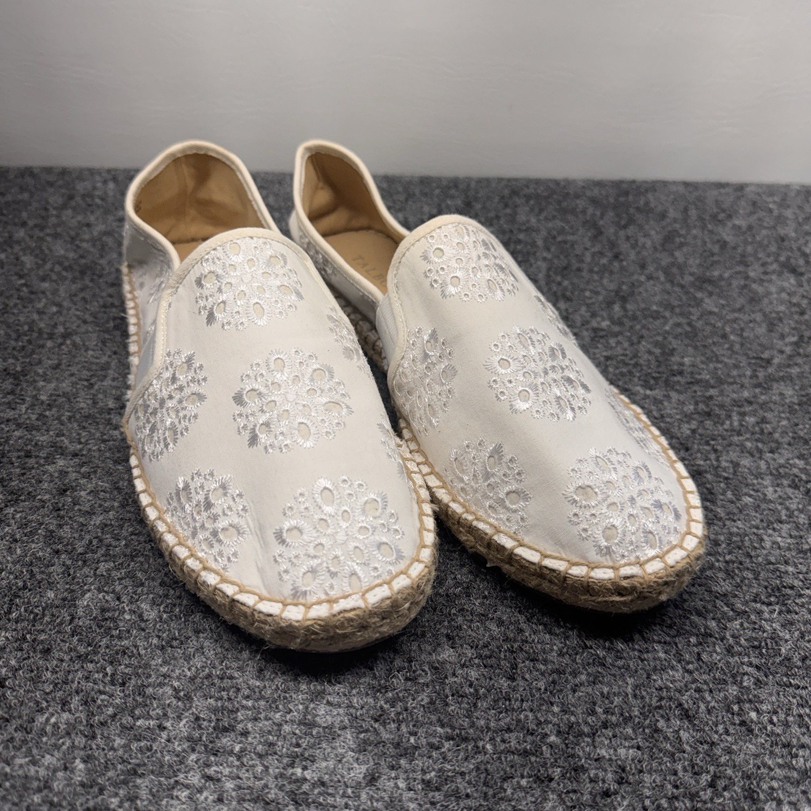 Talbots Espadrille Flats Womens 9m White Silver Floral Embroidered Cottagecore